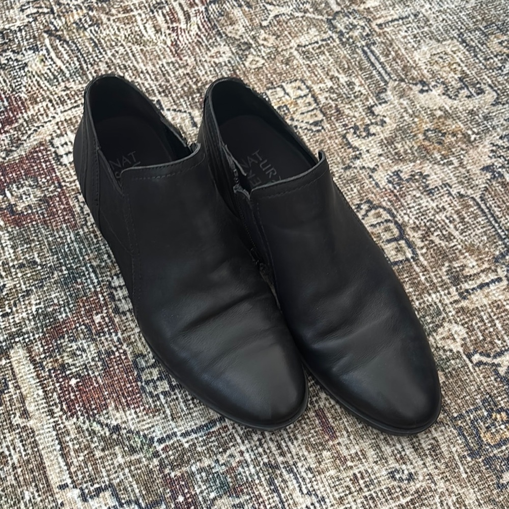 Naturalizer Black Leather Slip-On Loafers